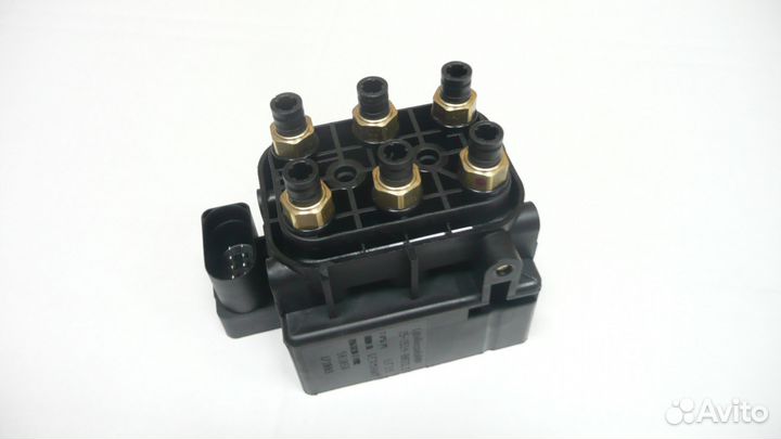 Блок клапанов пневмоподвески Hyundai Genesis BH