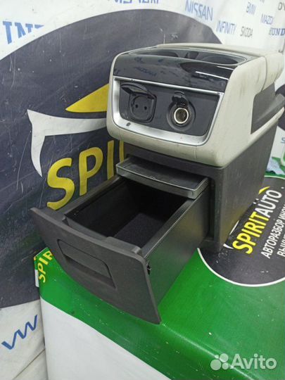 Подлокотник Kia Carnival 4