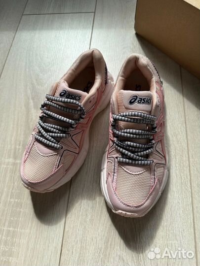 Кроссовки asics