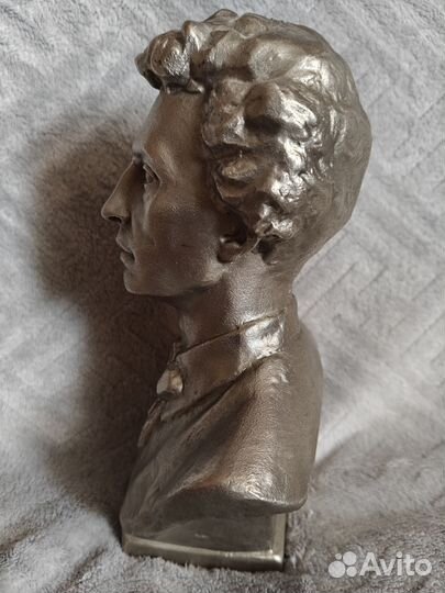 Бюст А. Блока, симулин