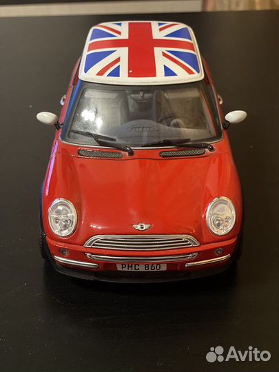 Модель Mini cooper Burago 1/18