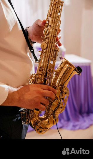 Саксофонист на праздник