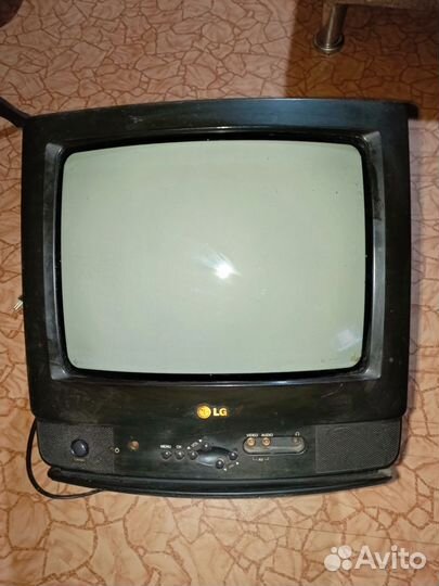 Телевизор бу LG CF-14F60K