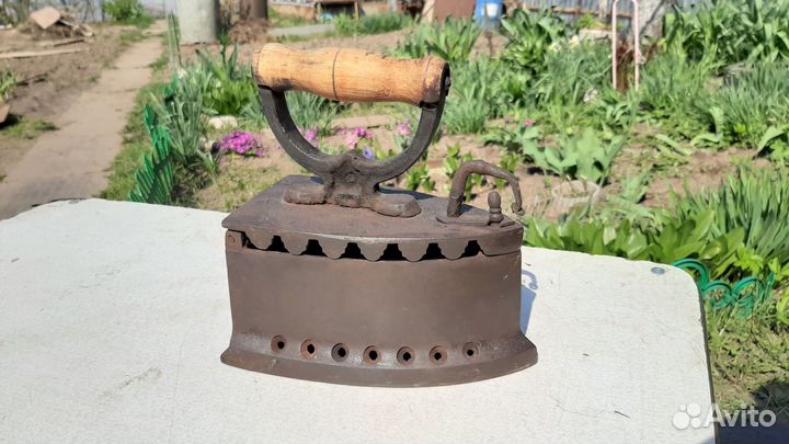 Утюг на углях для оформления интерьера