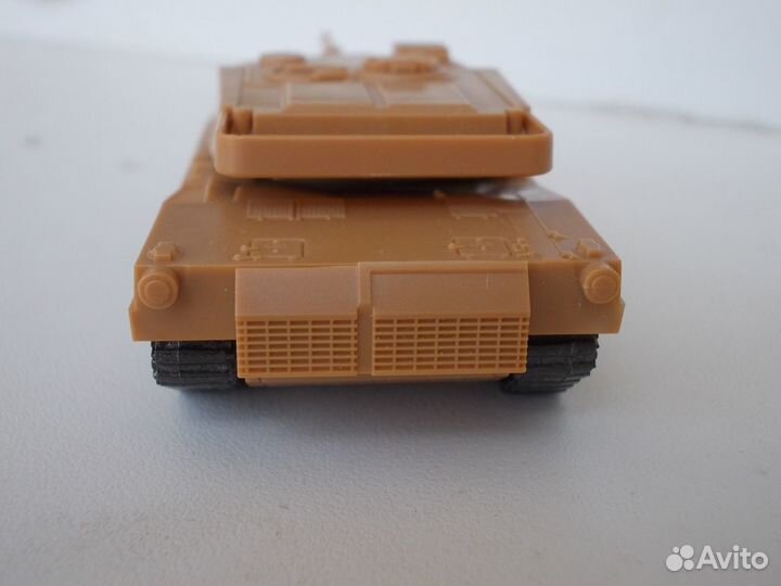 Модель американского танка М1 А1 абрамс 1/100