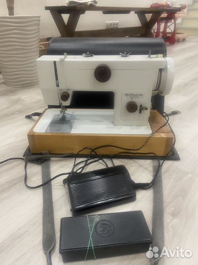 Швейная машинка чайка 134