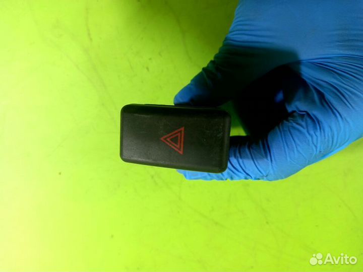 Кнопка аварийной сигнализации для Mazda 3