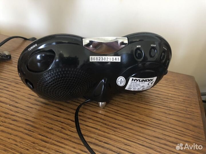 Радиочасы Hyundai H1515