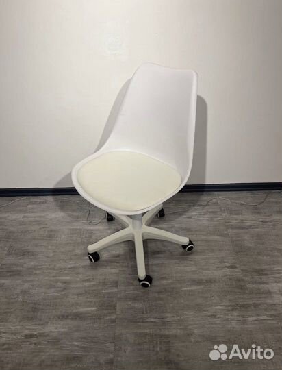 Стул кресло на колесиках