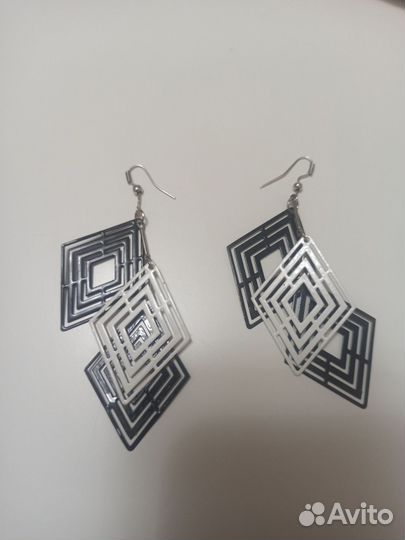 Серьги черно-белые