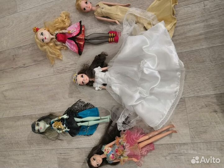 Продам набор кукол 