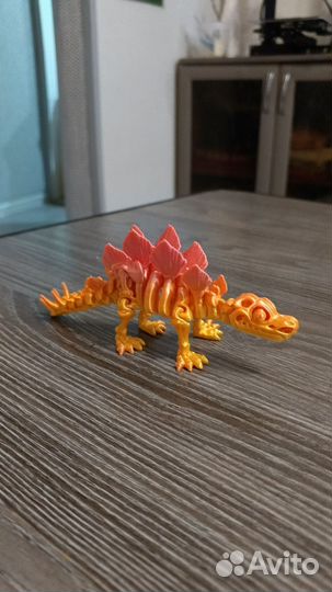 Подвижный динозавр