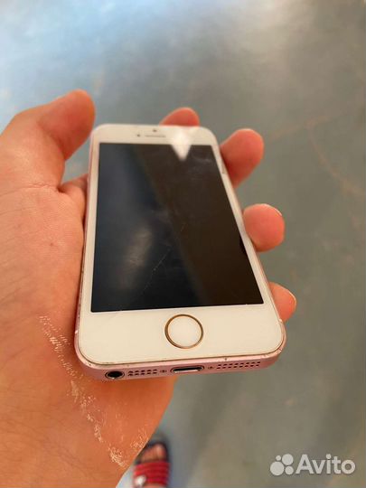 Телефон iPhone se