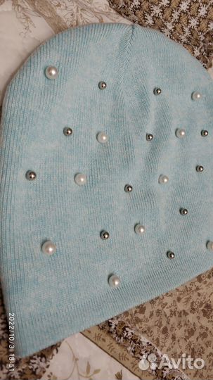 Шапка с бусинами