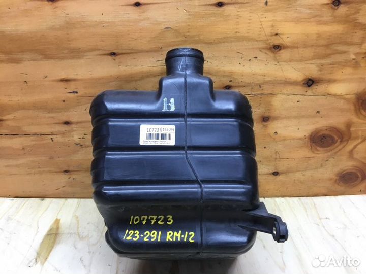 Резонатор воздушного фильтра Nissan Liberty RM12