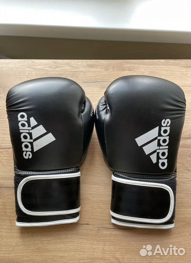 Боксерские перчатки adidas