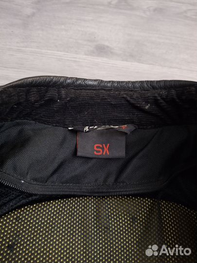 Мотокуртка кожаная женская