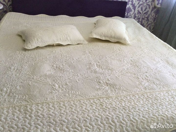 Покрывало с наволочками