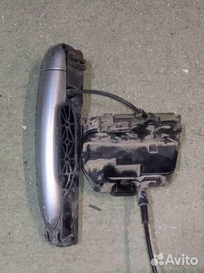 Замок двери задний левый Nissan Primera P12