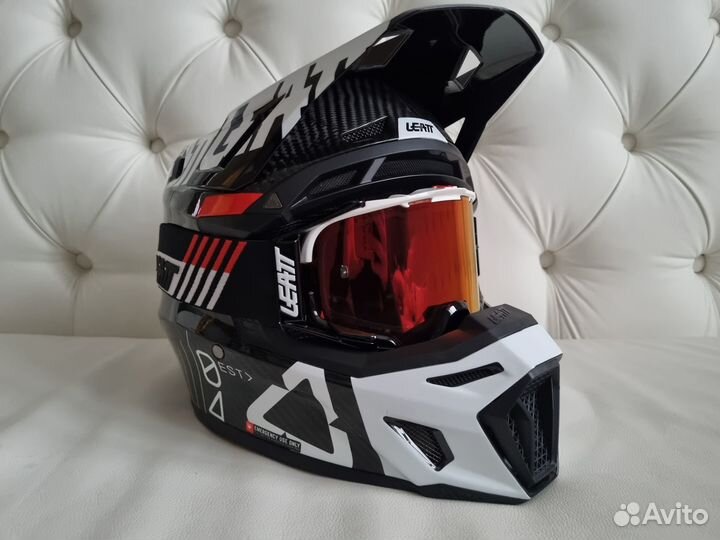 Шлем карбон Leatt Moto 9.5 Carbon Helmet Kit White