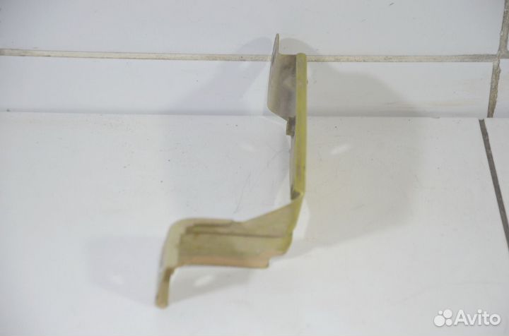 Кронштейн фары левый Kia Rio DC 1.5 2001