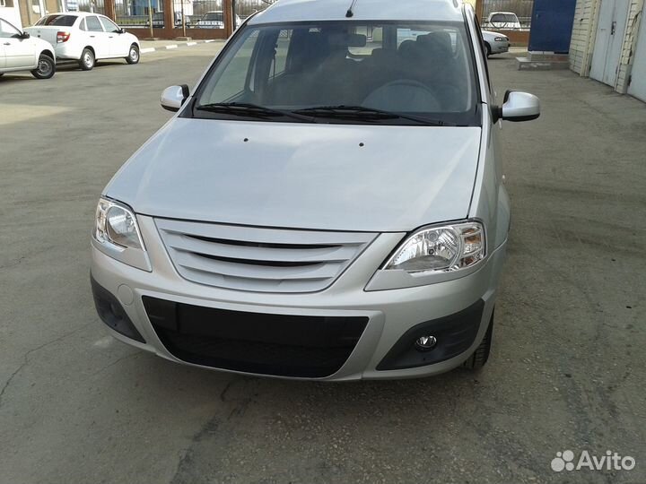 Решетка радиатора нижняя на Largus