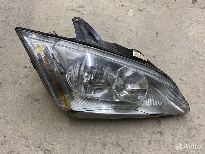 Фара правая ford focus 2 в щепки