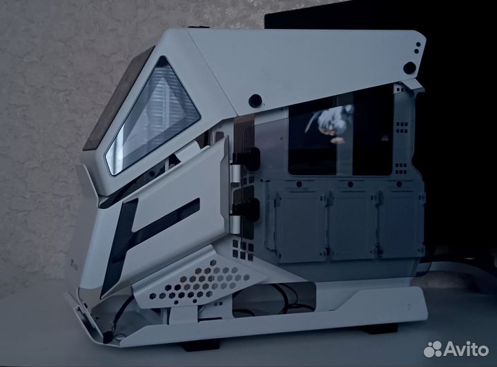 Корпус Termaltake AH 200T Snow / Белый