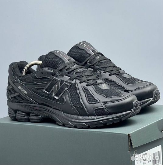 Черные New Balance 1906