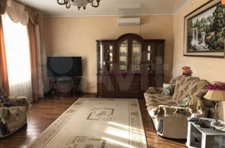 Коттедж 274 м² на участке 8 сот.