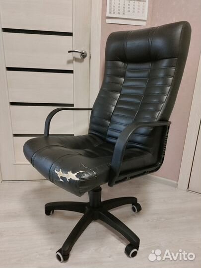 Офисное кресло