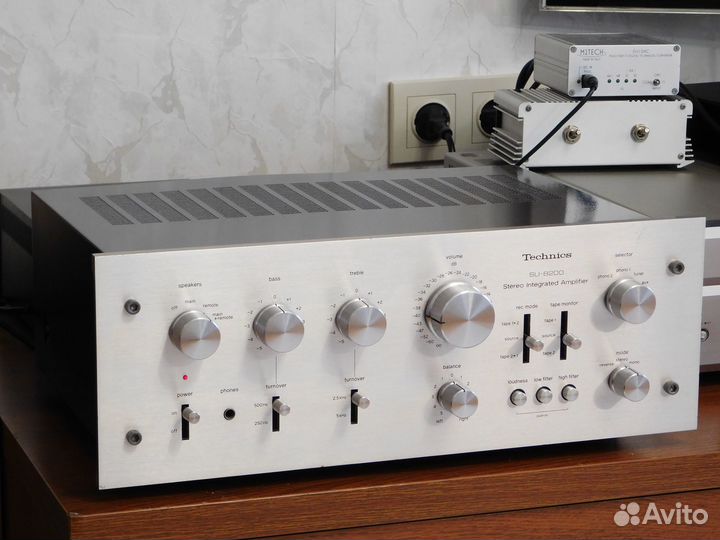 Усилитель Technics SU-8200