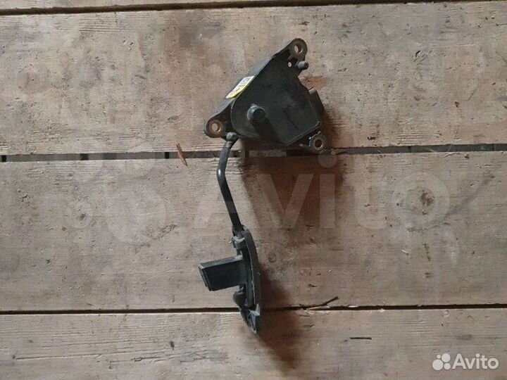 Педаль газа Nissan Tiida C11