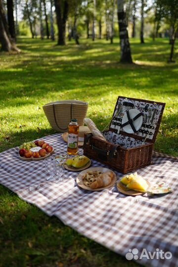 Корзина для пикника с посудой