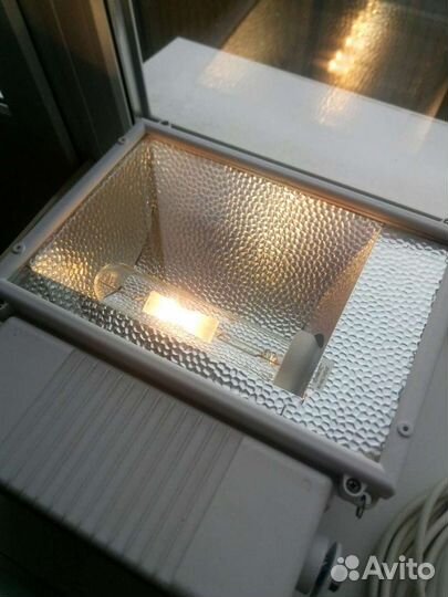 Прожектор металлогалогенный. Уличный