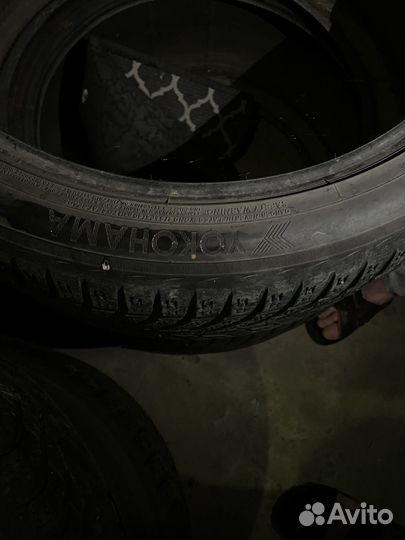 Yokohama BluEarth-GT AE51H 285/35 R21 и 285/35 R21 204V