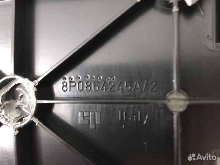 Подлокотник Ауди а3 8р