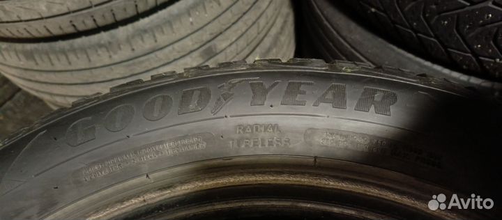 Goodyear UltraGrip 215/55 R17