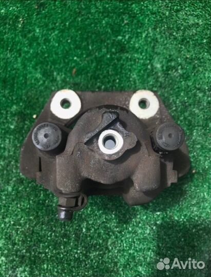 Суппорт задний левый Bmw X5 E53 M54B30 2003 (Рест)