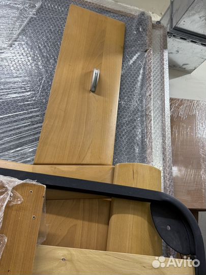 Кровать с интегрированными тумбочками из м.Ясеня