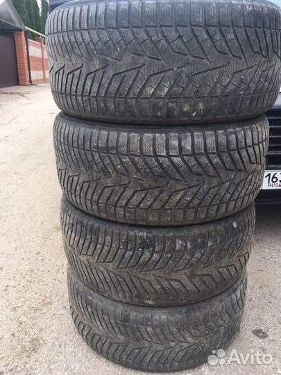 Yokohama BluEarth Winter V905 295/40 R21