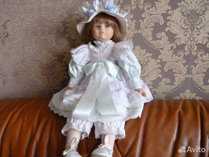 Кукла фарфоровая коллекционная
