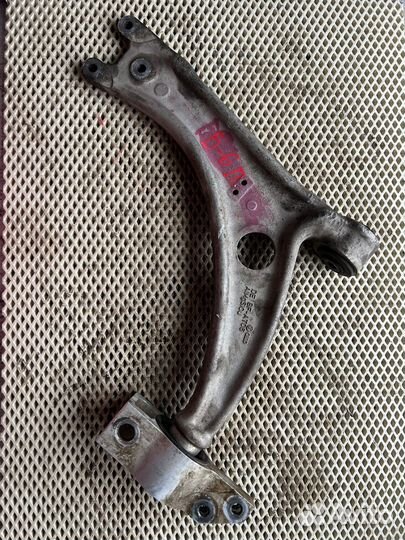 Рычаг подвески передний Volkswagen Passat B6