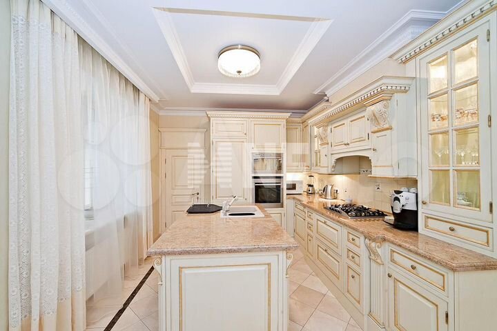 Дом 660 м² на участке 15 сот.