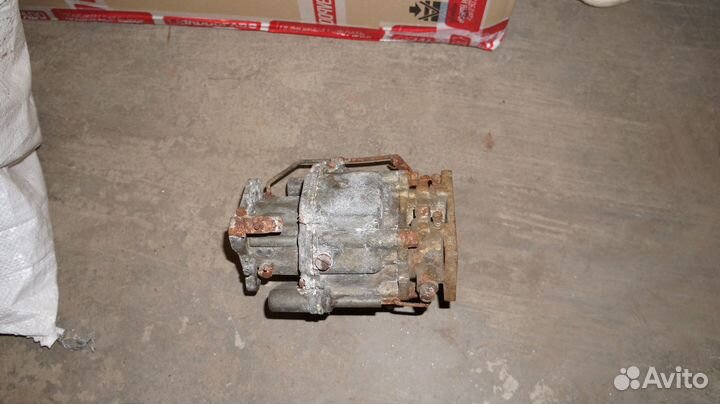 Эмблема капота зим газ 12