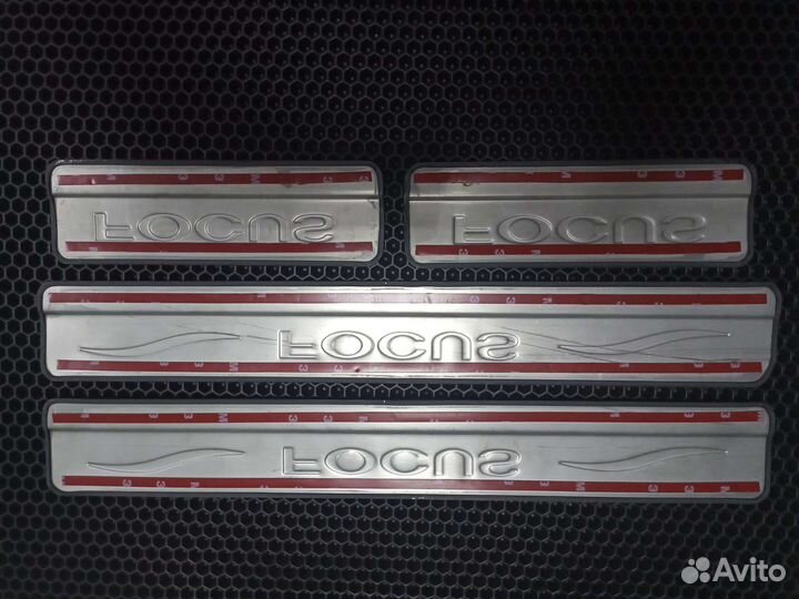 Накладки на пороги Ford Focus 2