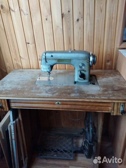 Швейная машина Панония