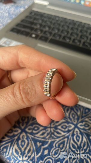 Ювелирные изделия из золота с бриллиантами