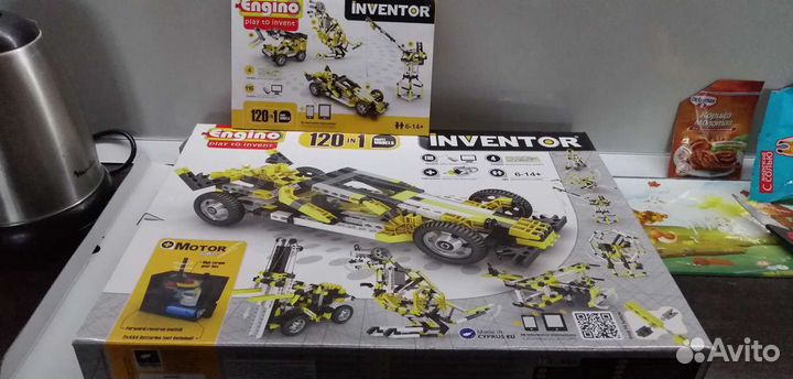 Конструктор по типу Лего с моторчиком