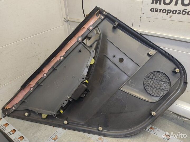 Обшивка двери задняя правая Toyota Corolla E12 1.6